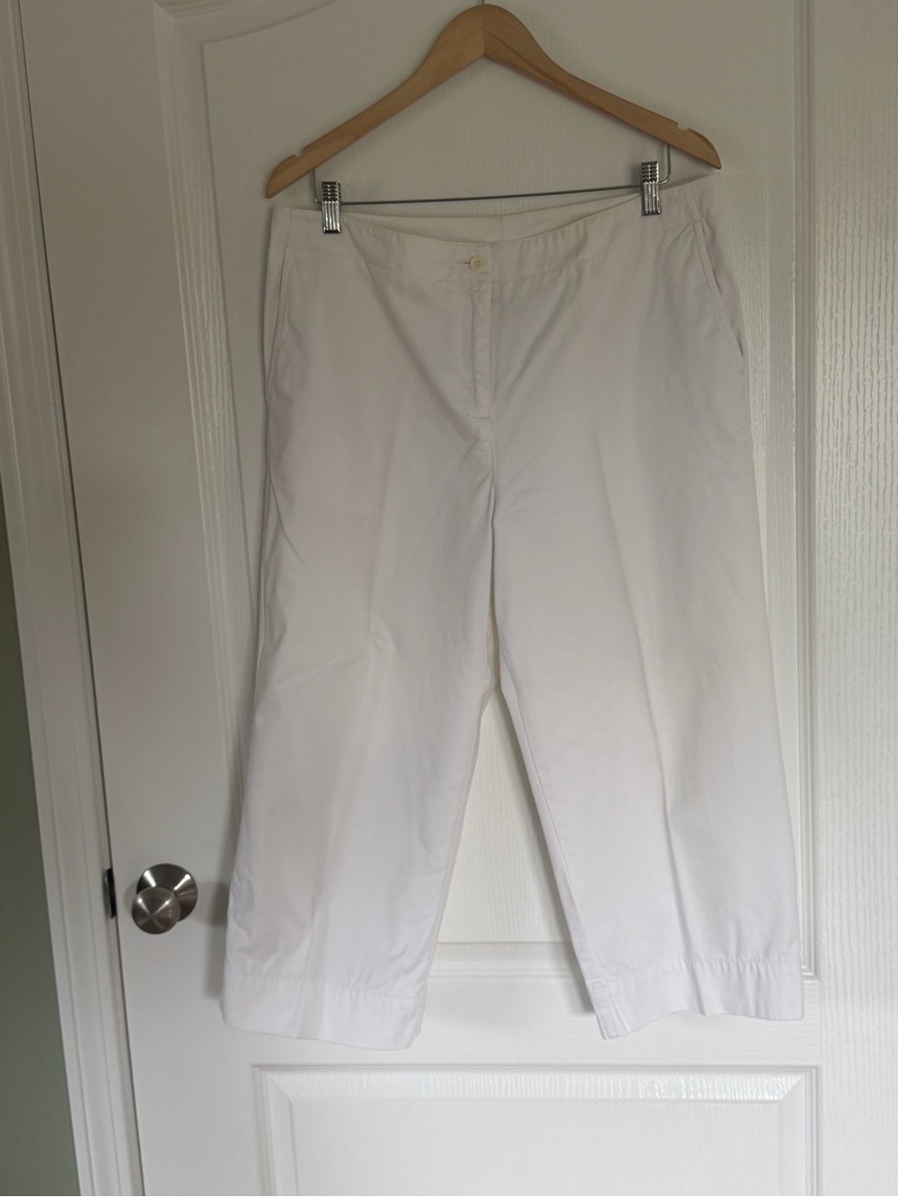 Jones New York White Capri/Crop pants, sz 14
